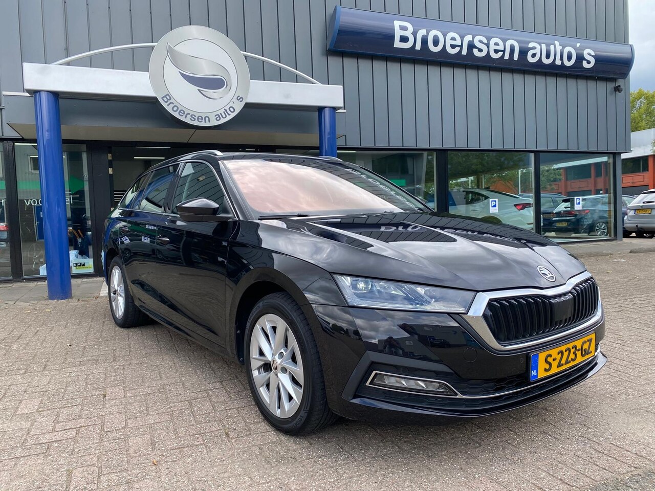 Skoda Octavia Combi - 1.4 TSI 204PK PHEV Business Edition met Pano, Camera en Stoelverwarming - AutoWereld.nl