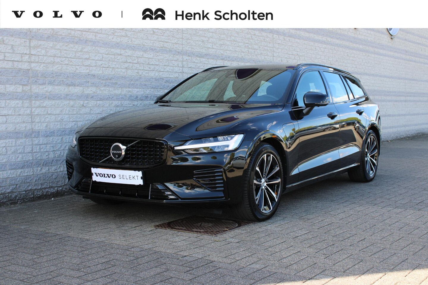 Volvo V60 - T6 Automaat Plug-in hybrid AWD Plus Dark | Trekhaak | Open Grid Textiel | Visual Park Assi - AutoWereld.nl