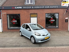 Toyota Aygo - 1.0-12V + 5 deurs nieuwe koppeling APK 10-10-2026 elektrische ramen