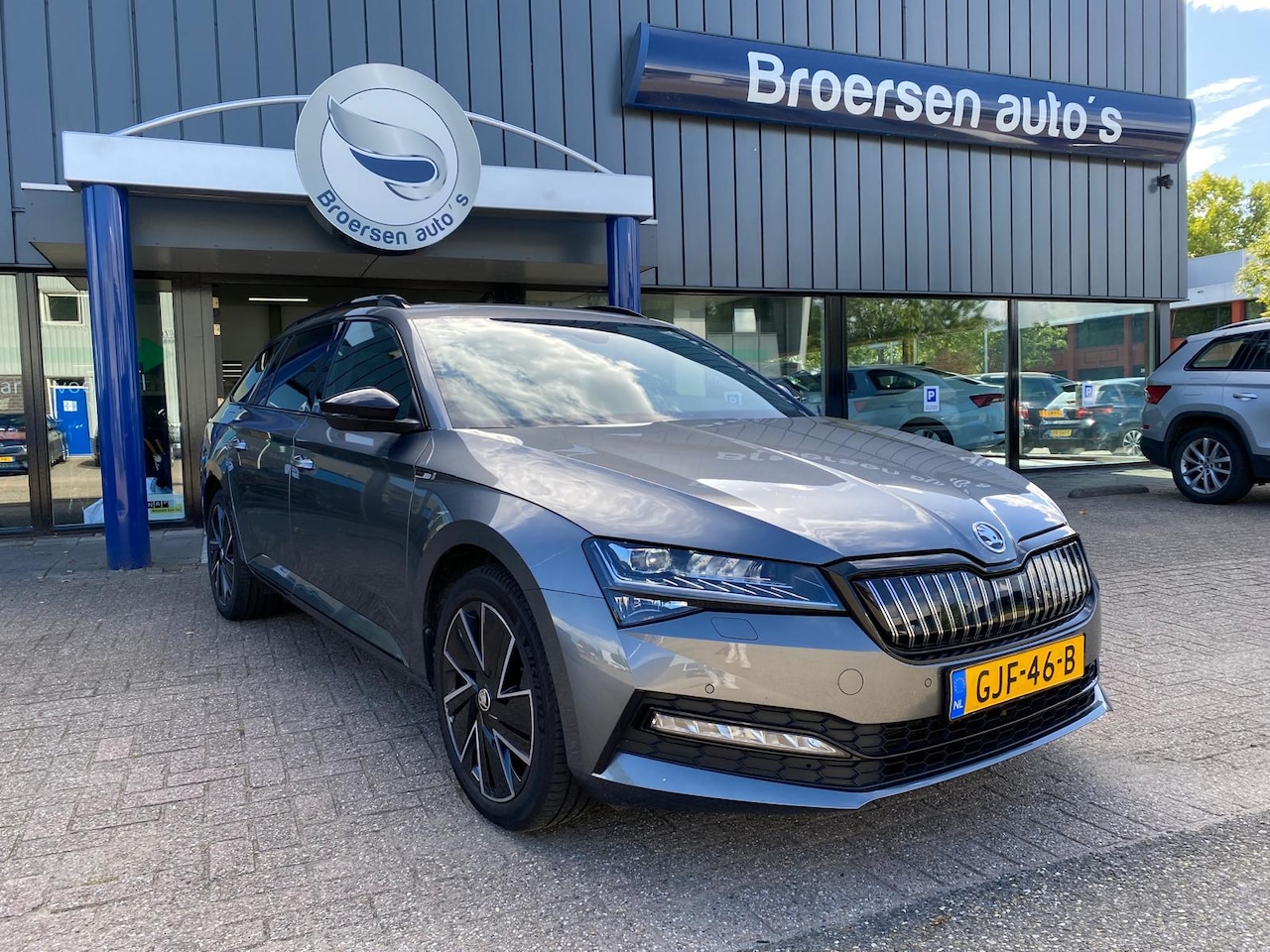 Skoda Superb Combi - 1.4 TSI PHEV 217pk DSG-6 Sportline Business met Stoelv, Camera en ACC - AutoWereld.nl