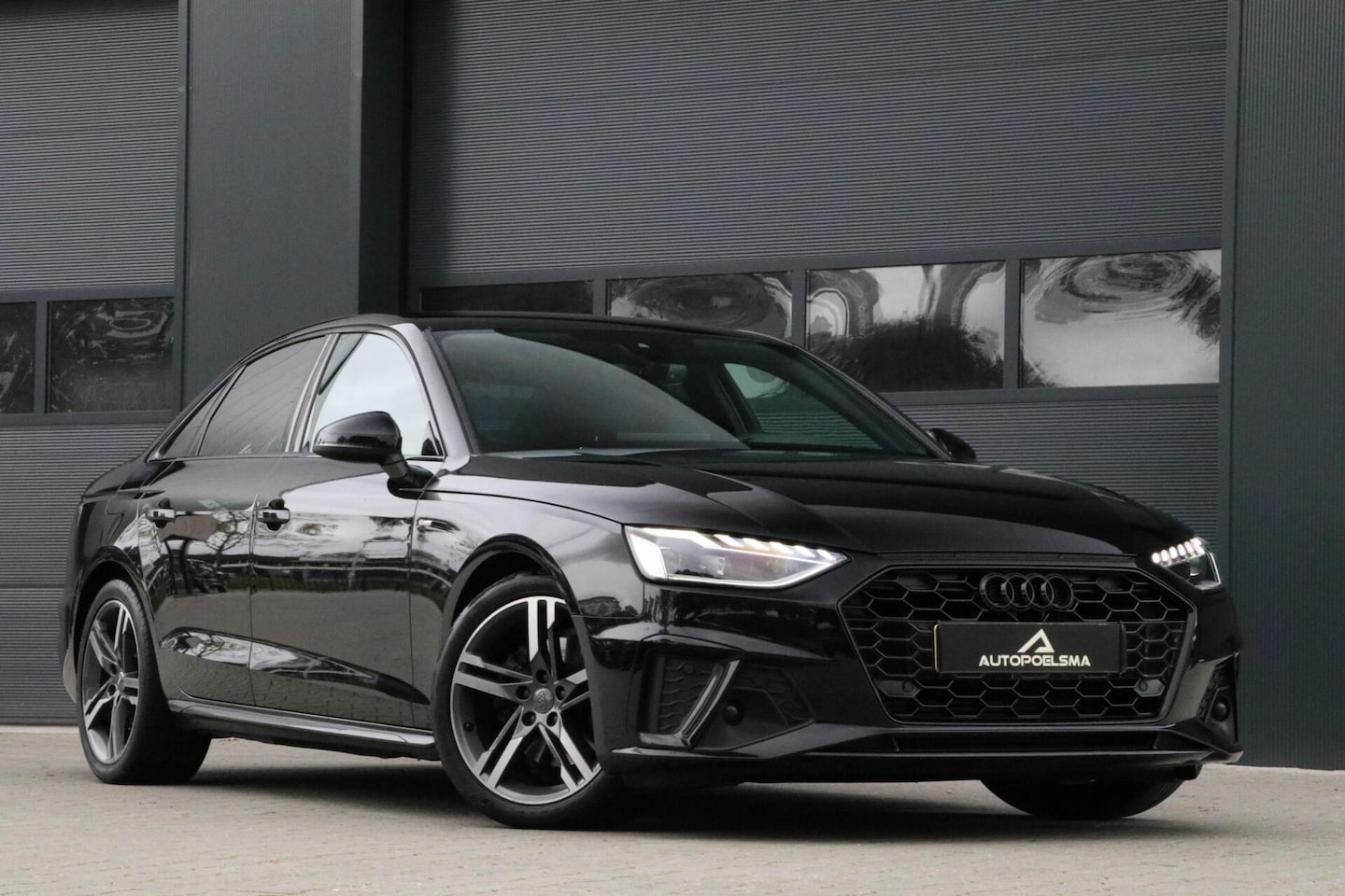 Audi A4 Limousine - 35 TFSI 2x S-LINE Launch Sport BlackLine Sportstuur Stoelverw Carplay Navi Sportzetels Lmv - AutoWereld.nl