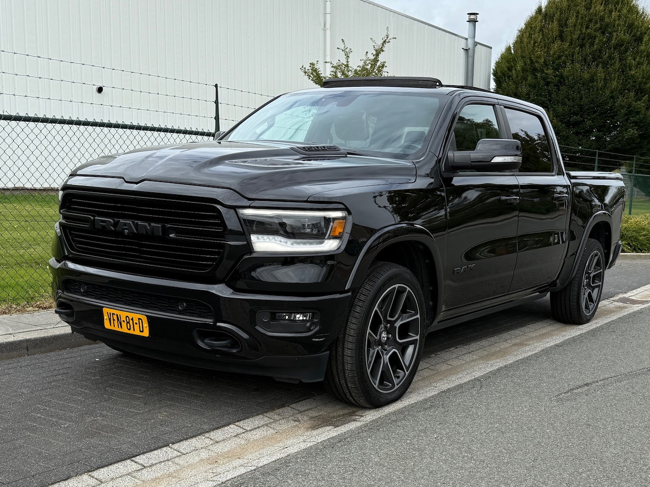 Dodge Ram 1500 - 5.7 V8 4x4 Crew Cab Laramie 5.7 V8 4x4 Crew Cab Laramie - AutoWereld.nl