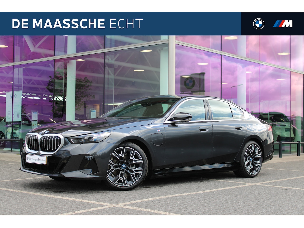 BMW 5-serie - 530e M Sport Automaat / Panoramadak / Parking Assistant Professional / Adaptieve LED / Com - AutoWereld.nl