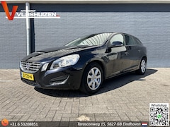 Volvo V60 - 1.6 T3 Kinetic | Leder | Climate | Cruise | Navi | PDC | APK 05-2026 |