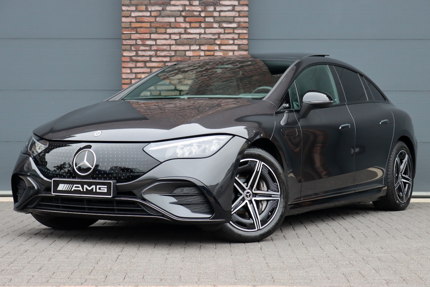 Mercedes-Benz EQE - 300 Luxury Line 89 kWh | Distronic | Panoramadak | Verwarmd Stuurwiel | Memory | Leder | W - AutoWereld.nl