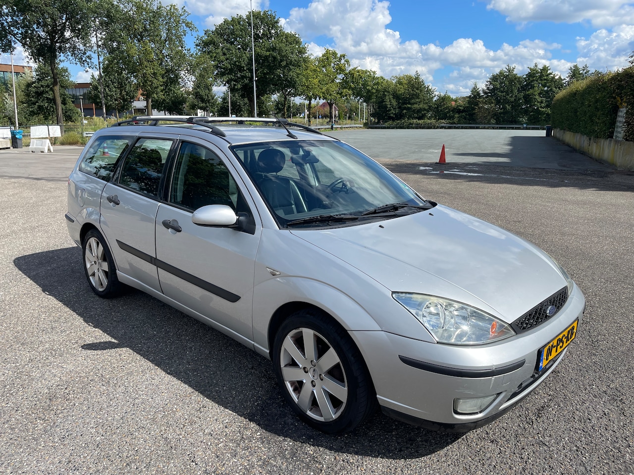 Ford Focus Wagon - 1.6-16V Futura - AutoWereld.nl