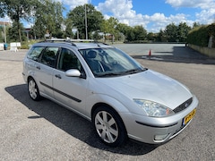 Ford Focus Wagon - 1.6-16V Futura