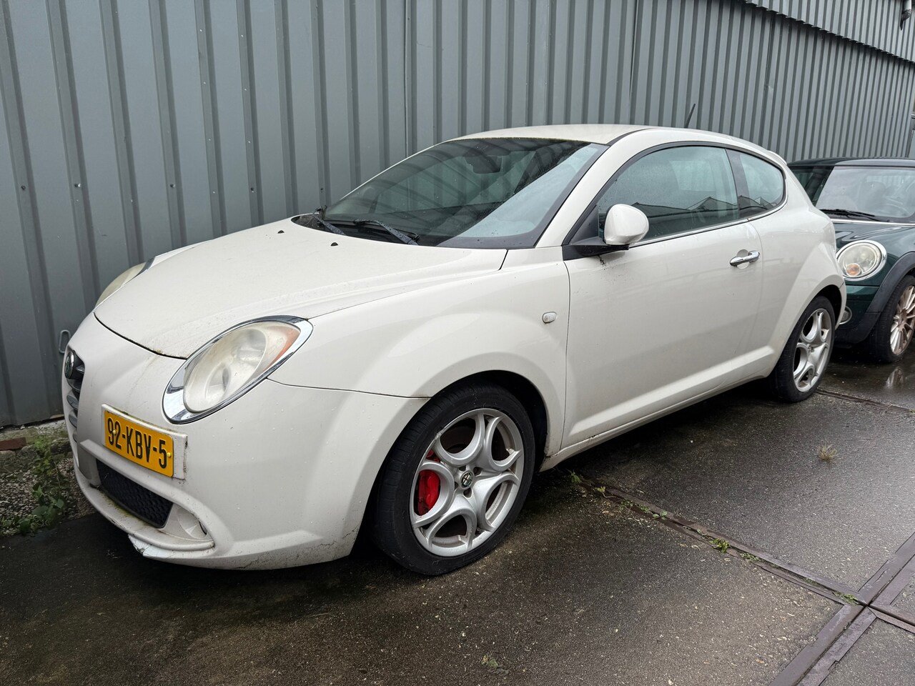 Alfa Romeo MiTo - 1.4 T Motor doet het niet. Spullen liggen los - AutoWereld.nl