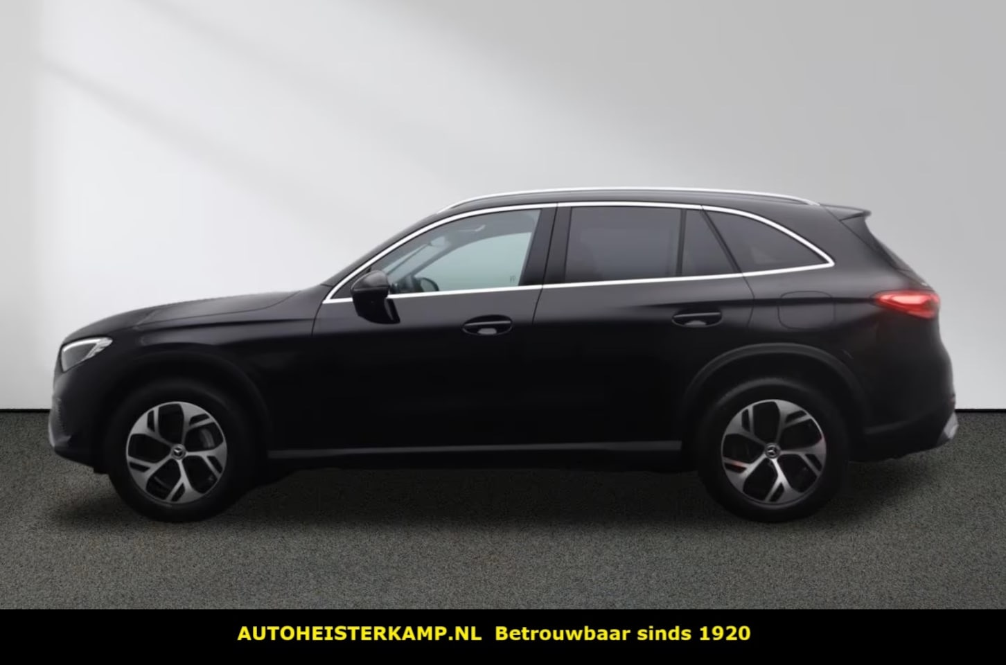 Mercedes-Benz GLC-klasse - 300de 4MATIC PLUG-IN HYBRID AVANTGARDE LED Trekhaak Camera Stoelverwarming - AutoWereld.nl
