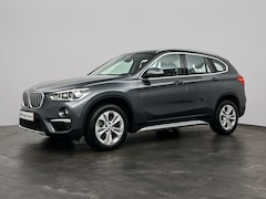 BMW X1 - sDrive20i Orange Edition II | Trekhaak met afneembare kogel | Buitenspiegels elektrisch in