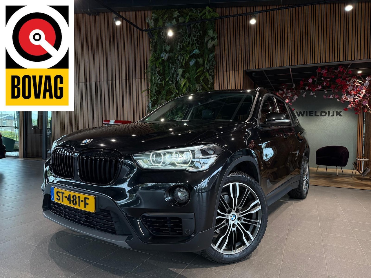 BMW X1 - sDrive18i High Executive Head up Panorama schuif - AutoWereld.nl