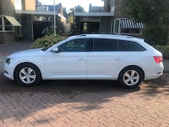 Skoda Superb Combi - 1.4 TSI ACT Ambition Trekhaak, stoelverwarming