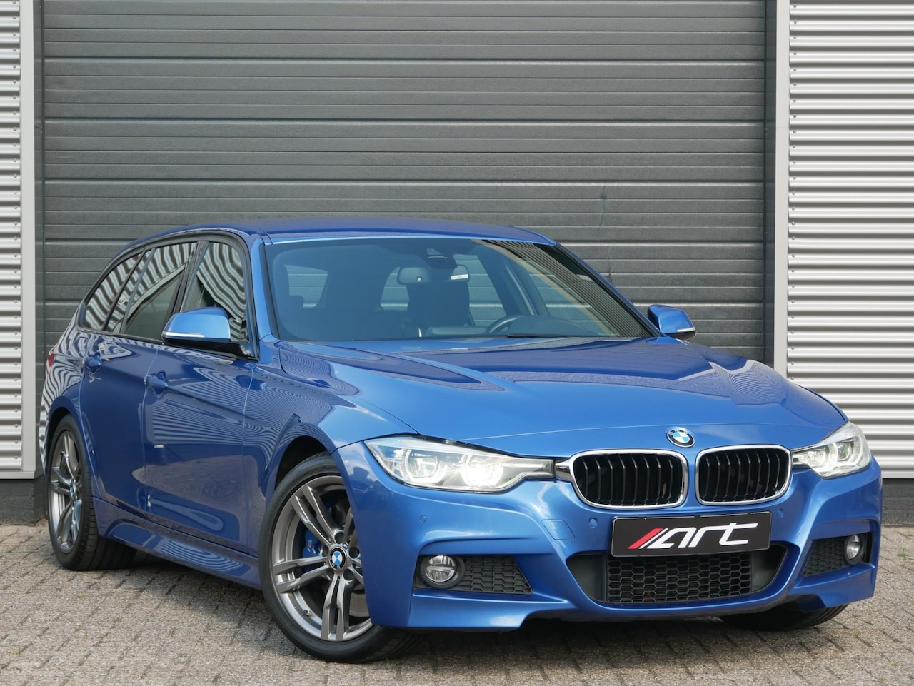 BMW 3-serie Touring - 330i M-Sport / Nieuwstaat / Trekhaak / EstorilBlau - AutoWereld.nl