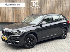 BMW X1 - sDrive20i Business Edition Automaat Sport Line | HUD | LED verlichting | Sportstoelen | He