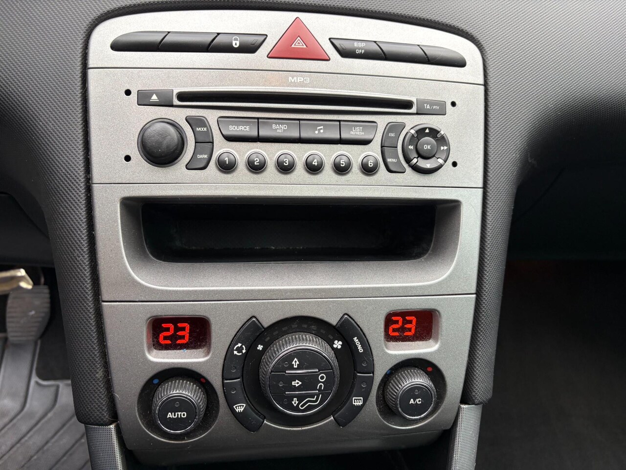 Peugeot 308 - 1.6 THP XT 5-drs! Nette en sportieve uitvoering!