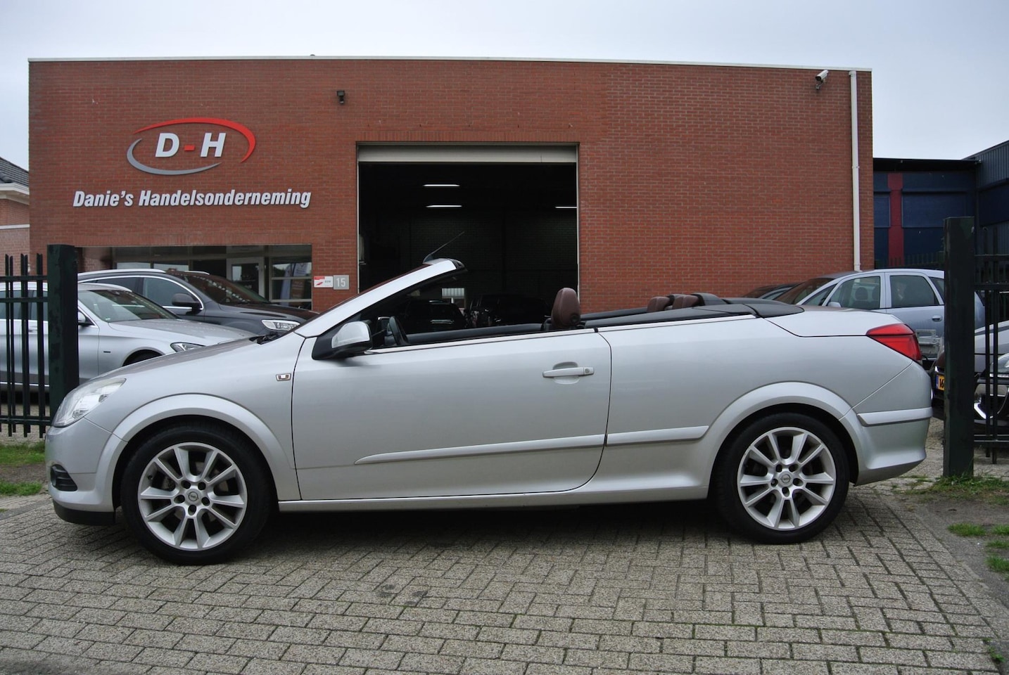 Opel Astra TwinTop - 1.8 Enjoy leder apk 23-07-2026 inruil mogelijk - AutoWereld.nl