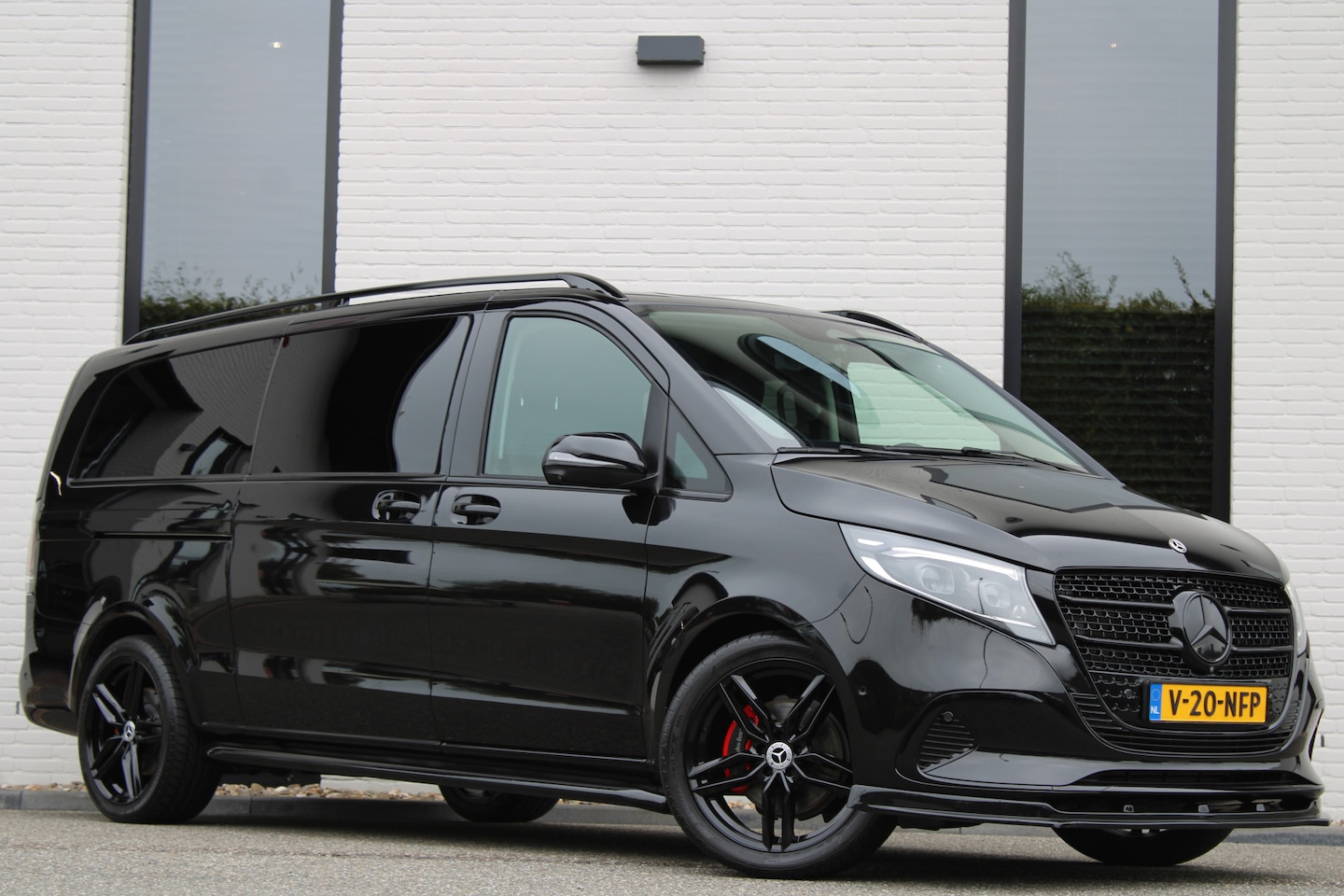 Mercedes-Benz V-klasse - 300d / XXL / 4-Matic / DC / Black Edition / 2x Elec Schuifdeur / 360 Camera / Vol Opties / - AutoWereld.nl
