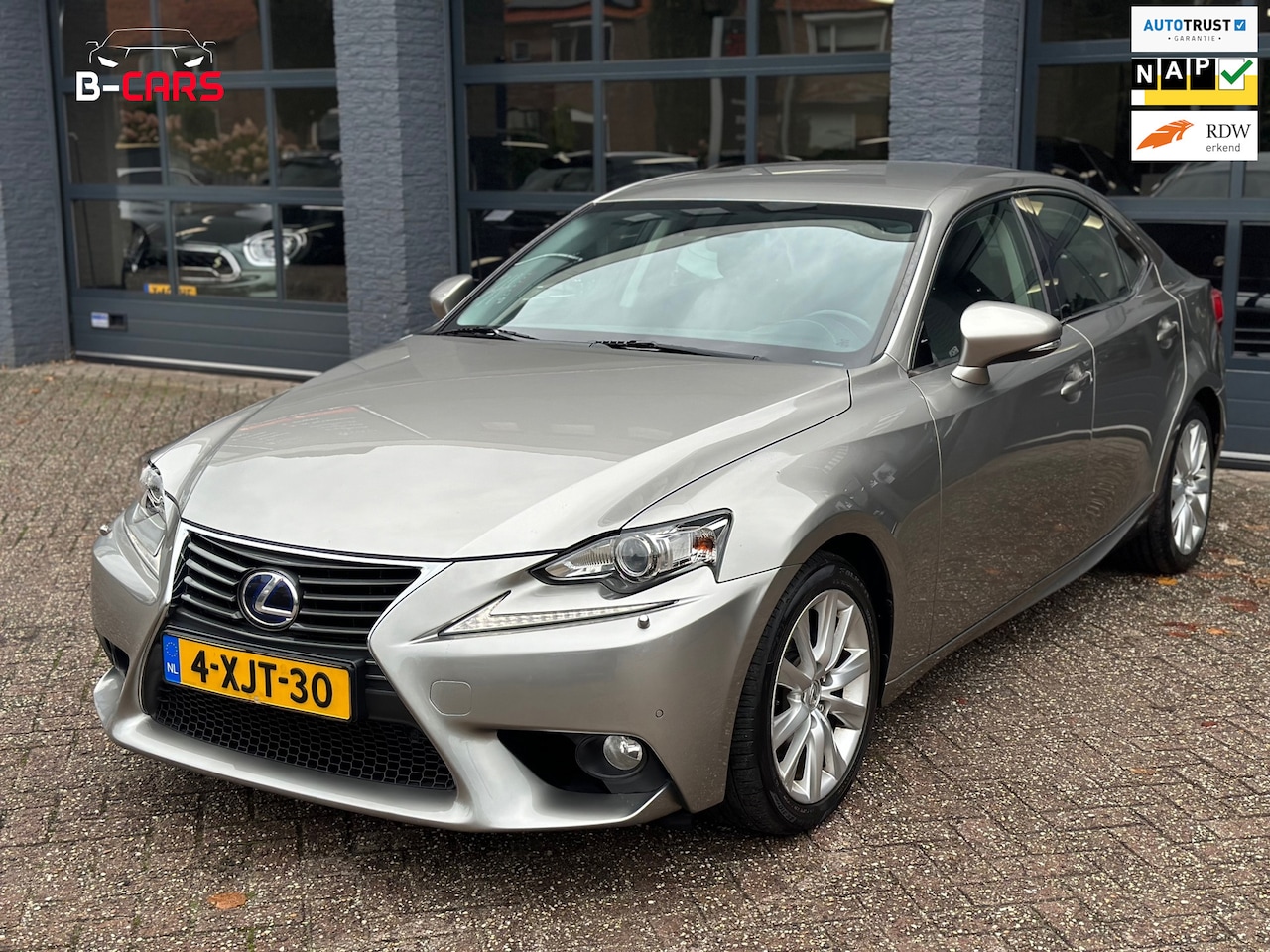Lexus IS - 300h Edition Navi|Xenon|Acc|Nap!! - AutoWereld.nl