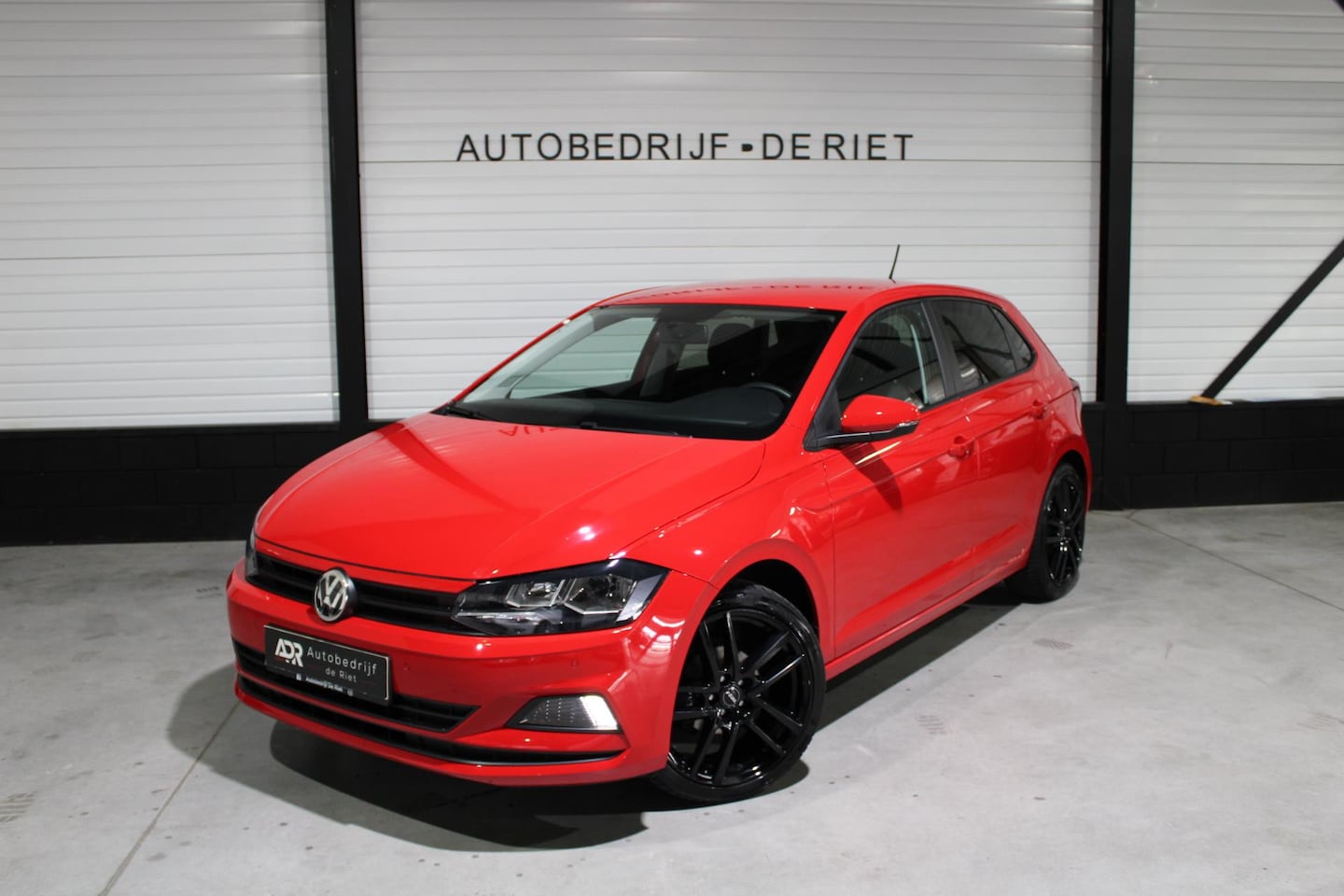 Volkswagen Polo - 1.0 18inch Rial / PDC V+A / STOELVER / AIRCO / WEINIG KM /Dealer onderhouden - AutoWereld.nl