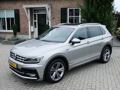 Volkswagen Tiguan - 1.5 TSI Highline R-Line , Acc , Led , Schuifdak , Trekhaak , Dab+ , Virtual Elec a-klep en
