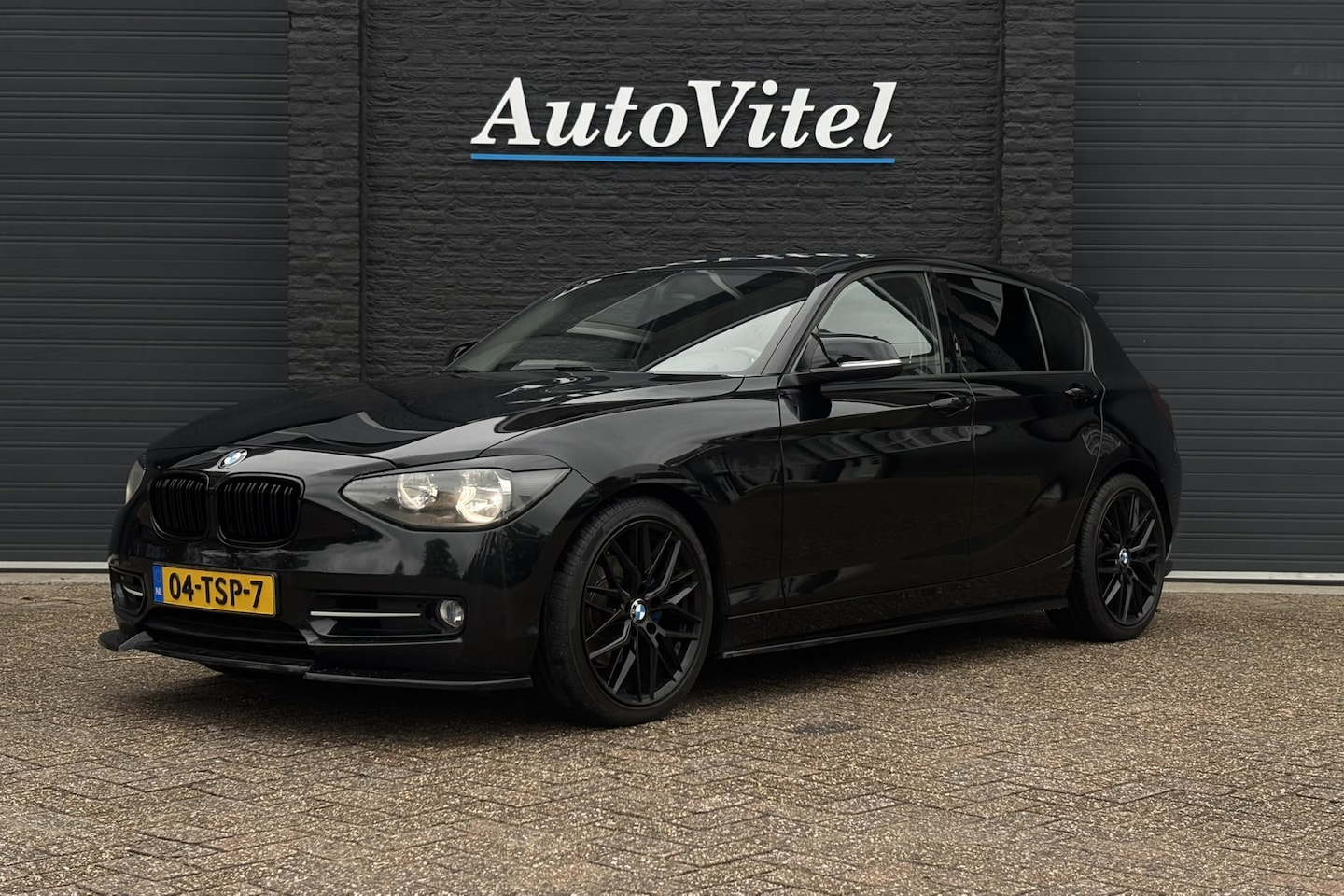BMW 1-serie - 118i | Adaptief M-Onderstel | Harman Kardon | Sportstoelen | Camera | Trekhaak - AutoWereld.nl