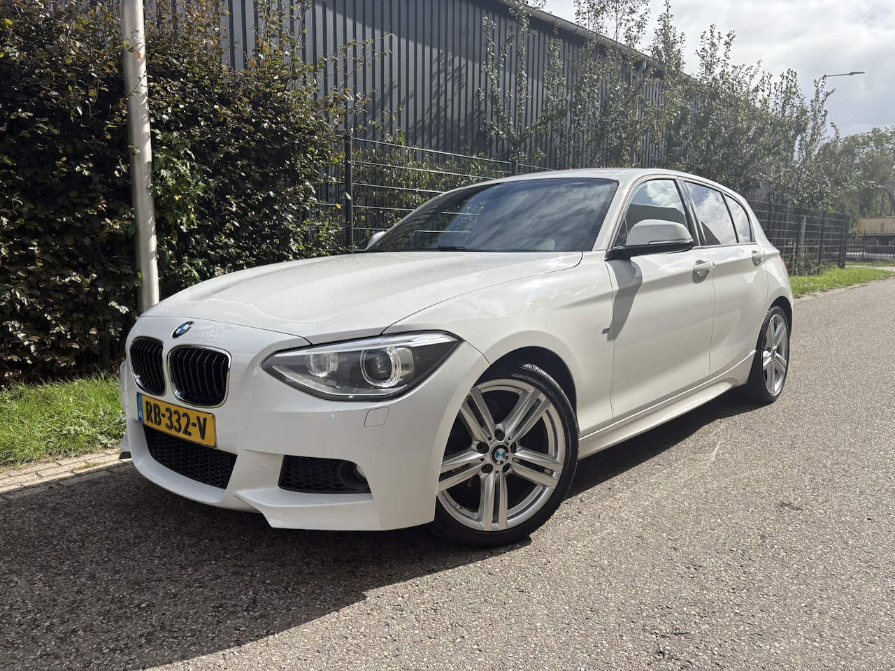 BMW 1-serie - 116i M Sport Edition High Executive / M-PAKKET / NAVI / STOELVERWARMING / CRUISE / 133dkm! - AutoWereld.nl