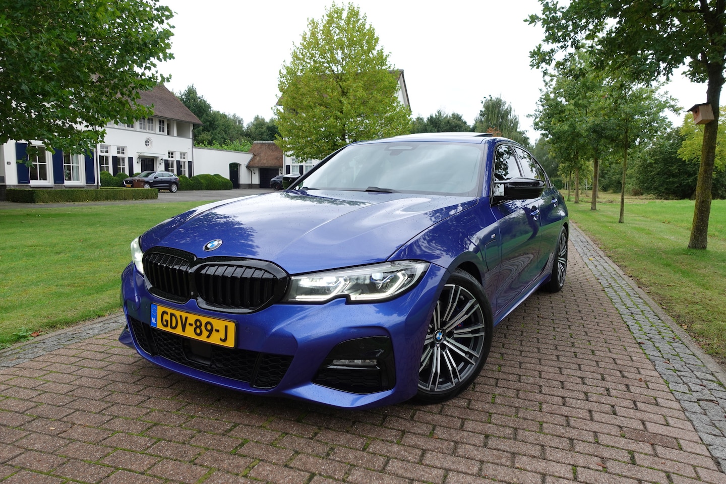 BMW 3-serie - 330e High Executive | Harman Kardon | Laser | HUD | 360° Camera | Autopilot | Pano | Memor - AutoWereld.nl