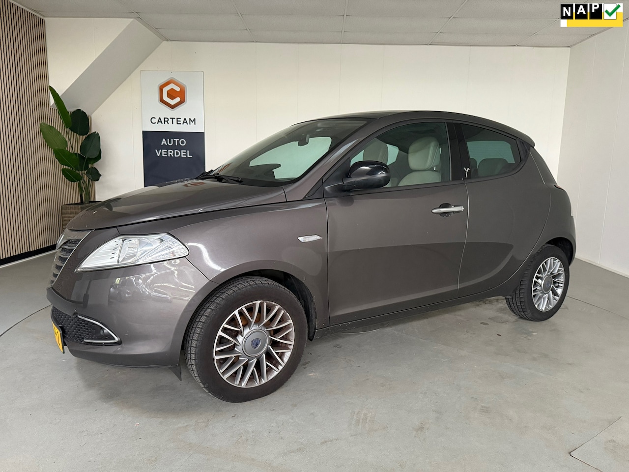 Lancia Y(psilon) - Ypsilon 0.9 TwinAir Platinum Airco, Leder, LMV, Panoramadak - AutoWereld.nl