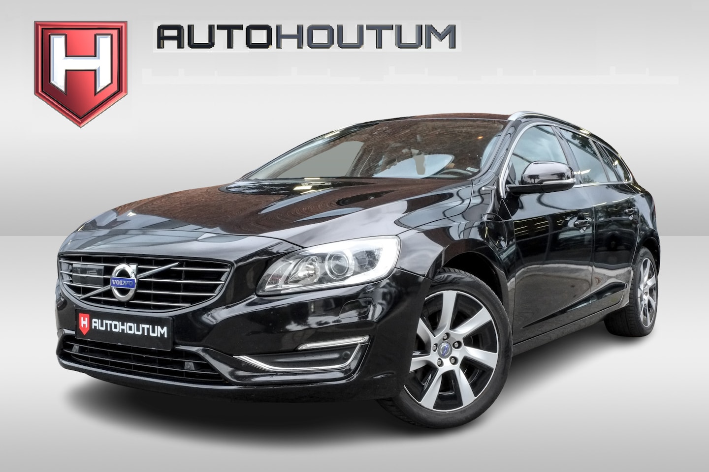 Volvo V60 - 2.4 D6 AWD Plug-In Hybrid Summum ACC, Schuifdak, Leder, El stoelen - AutoWereld.nl