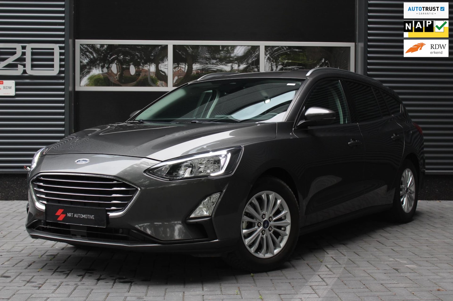 Ford Focus - 1.0 Titanium Business / PDC / Cruise / Keyless / Clima / Carplay / DEALER ONDERHOUDEN - AutoWereld.nl