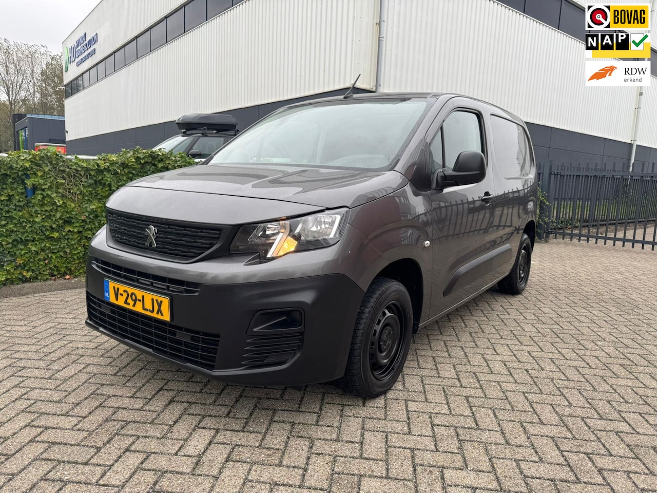 Peugeot Partner - 1.5 BlueHDI Premium elek. ramen airco marge - AutoWereld.nl