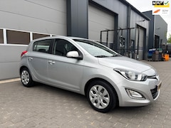 Hyundai i20 - 1.2i i-Deal 5drs|Airco|Parkeersensoren|Trekhaak|Grote beurt|Nieuwe APK