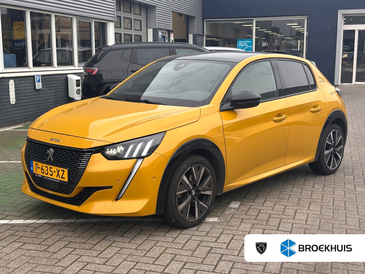 Peugeot 208 - 1.2 PureTech GT Panorama Dak | Sportstoelen | 17" Lichtmetaal | Parkeersensoren | Digitaal - AutoWereld.nl