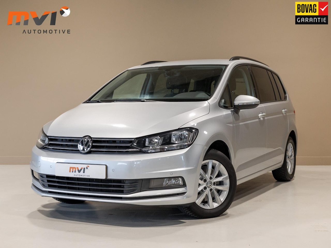 Volkswagen Touran - 1.5 TSI Comfortline Business 7 persoons / 150pk / Trekhaak / Achteruitrij camera / Adaptie - AutoWereld.nl