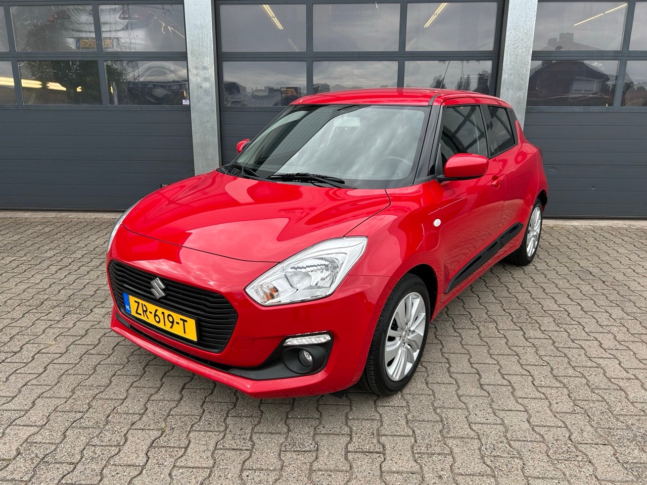 Suzuki Swift - 1.2 DualJet 90pk Select - AutoWereld.nl