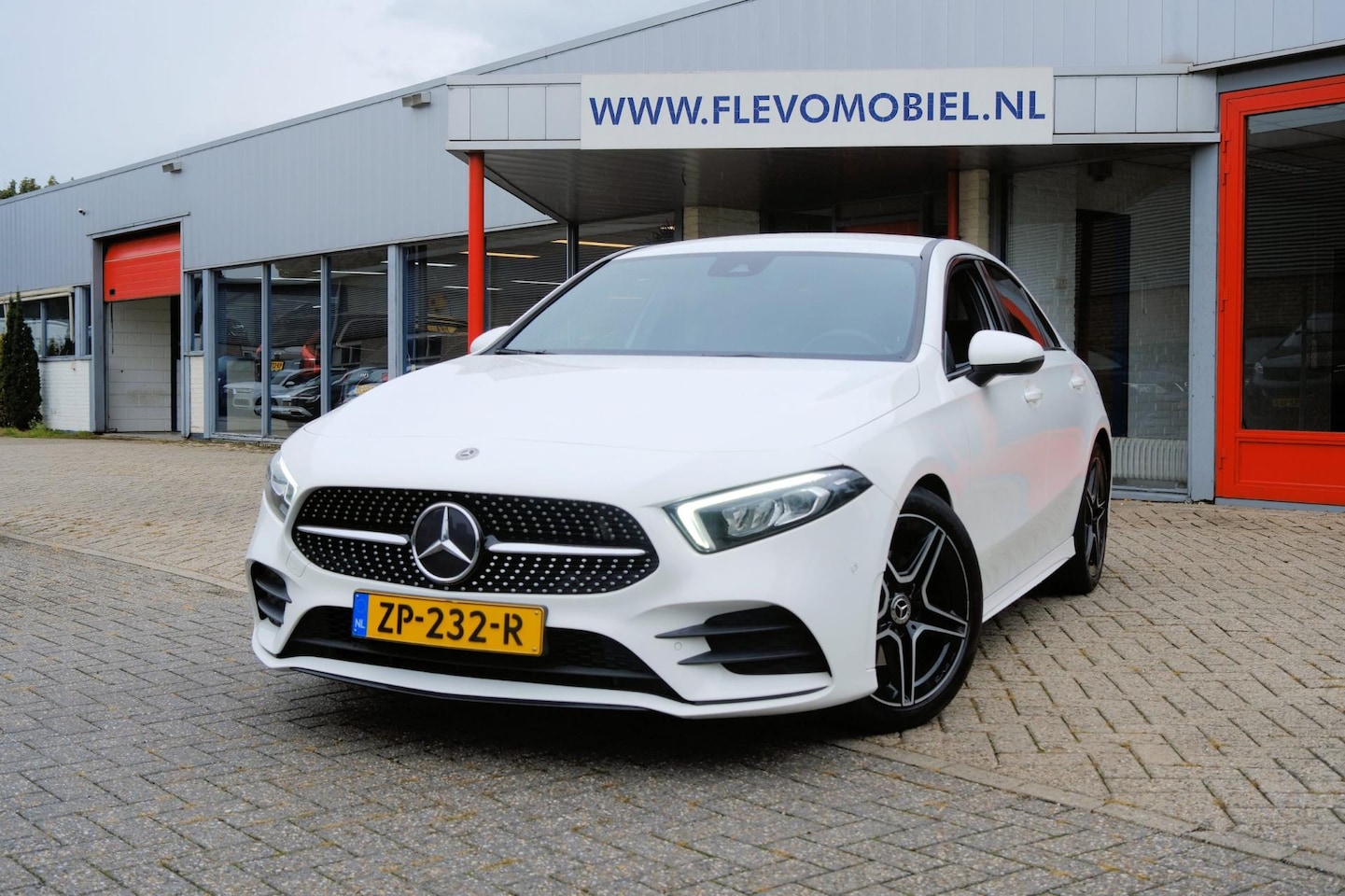 Mercedes-Benz A-klasse - 180 d Sedan 4-drs Aut. AMG Launch Edition Premium Navi|LED|Camera|Virtual|PDC - AutoWereld.nl