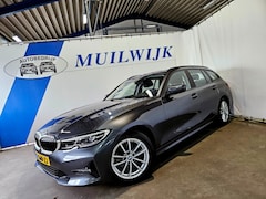 BMW 3-serie Touring - 320i Business Edition / Trekhaak / Full LED / NL Auto