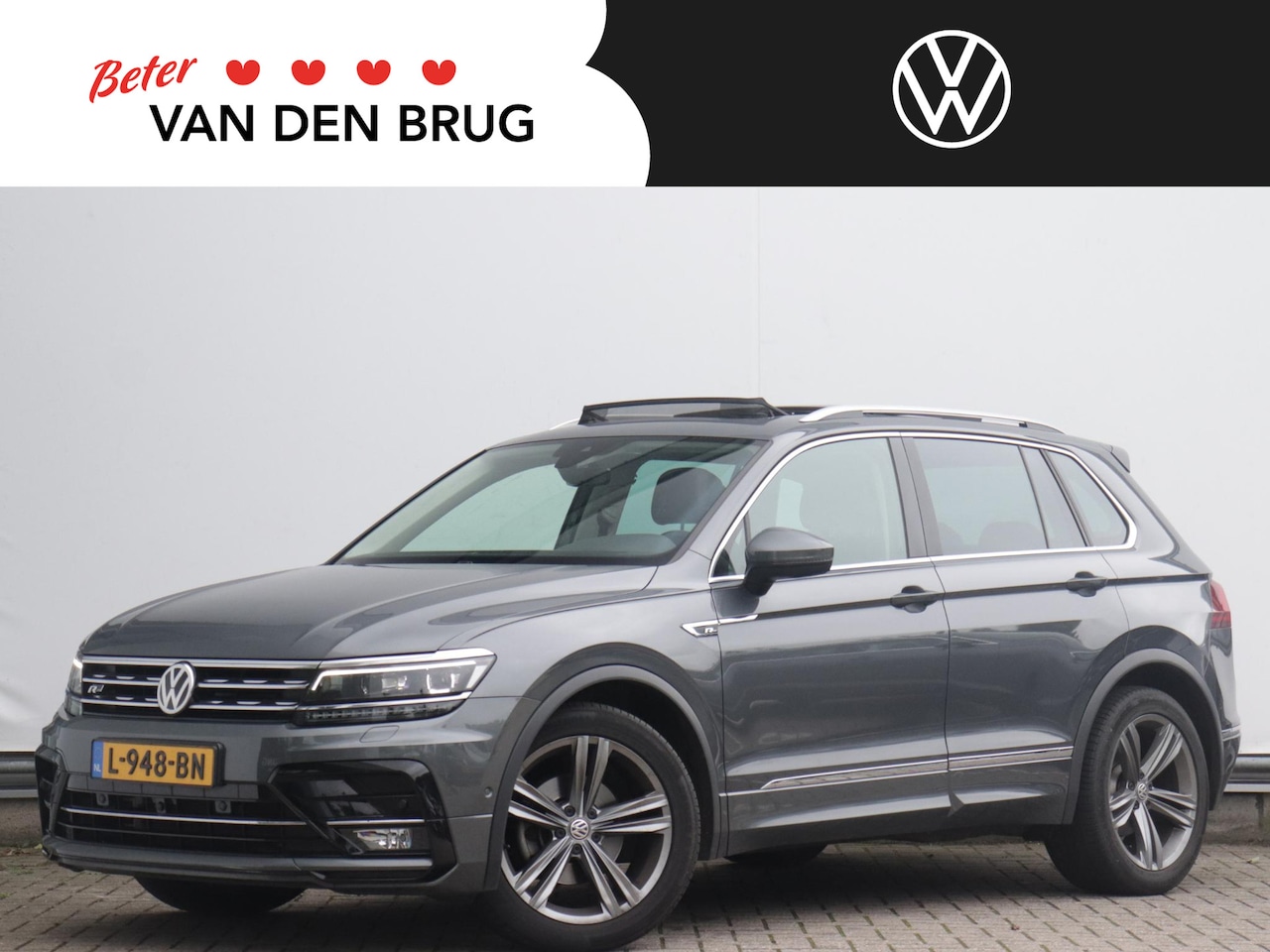 Volkswagen Tiguan - 1.5 TSI ACT Highline Business R | Leder | 360 Camera | Panoramadak | Trekhaak | Adaptive C - AutoWereld.nl