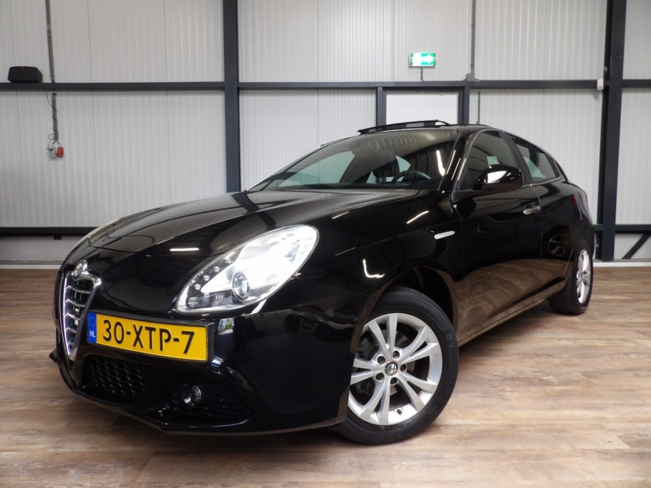Alfa Romeo Giulietta - 1.4 T - panoramadak - ecc - 6 bak - complete historie - AutoWereld.nl