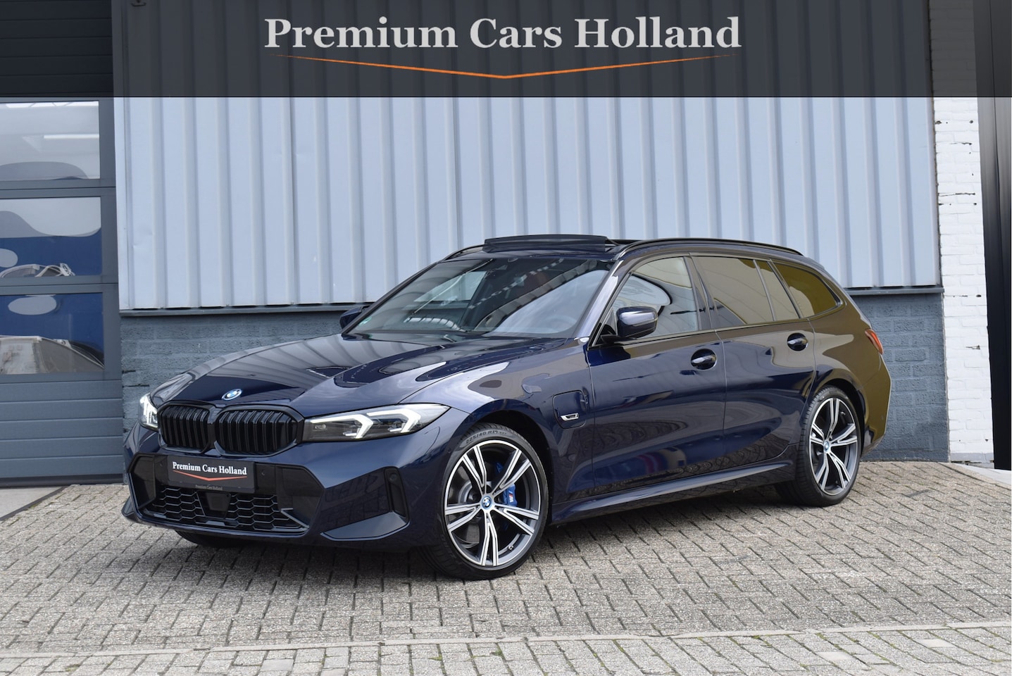 BMW 3-serie Touring - 330e xDrive 292 Pk Individual Pano Tartufo Leder H/K Memory Camera ACC 19 Inch - AutoWereld.nl