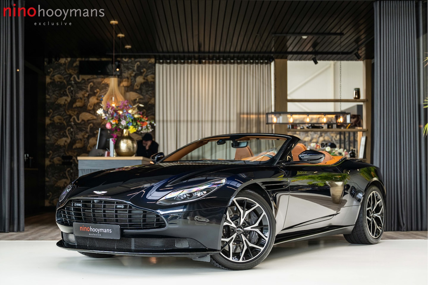 Aston Martin DB11 Volante - 4.0 V8 4.0 V8 - AutoWereld.nl