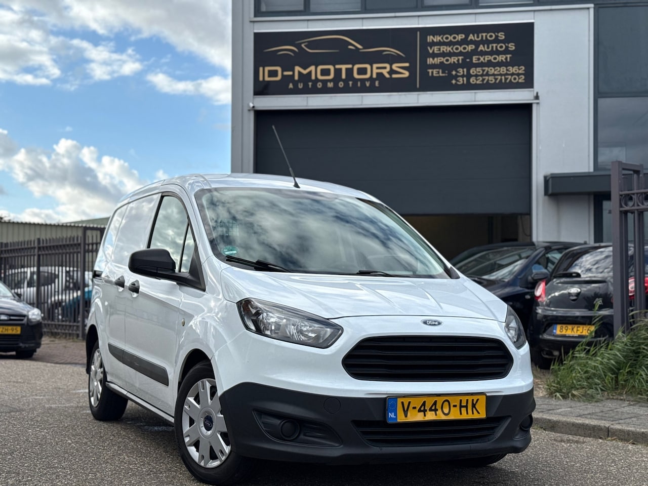 Ford Transit Courier - 1.5 TDCI Economy Edition nap apk airco cruise - AutoWereld.nl