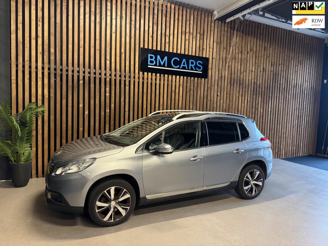 Peugeot 2008 - 1.6 VTi Féline Airco, Panodak, Navigatie - AutoWereld.nl