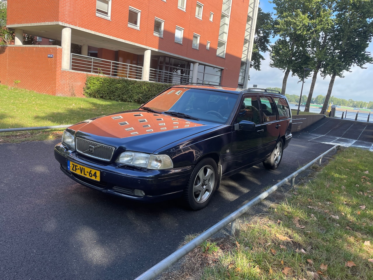 Volvo V70 - 2.5 SE uitvoering - AutoWereld.nl