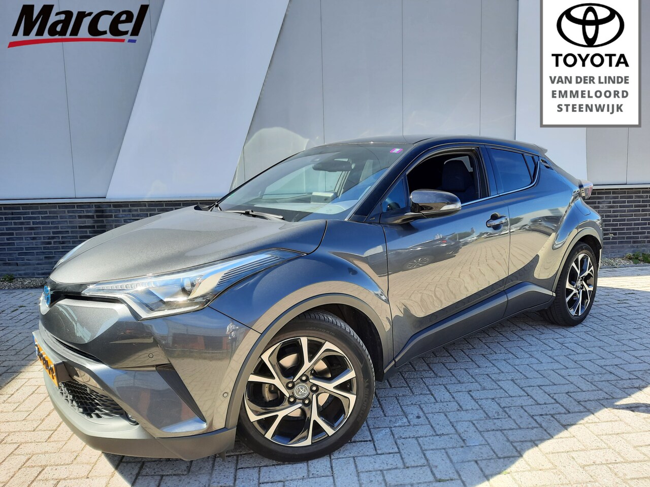 Toyota C-HR - 1.8 Hybrid Bi-Tone met Premium Pack | Navi | ECC | Dode hoek detectie | Stoelverw | PDC v+ - AutoWereld.nl