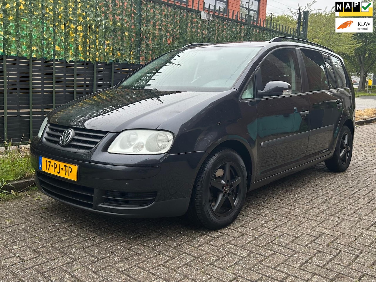 Volkswagen Touran - 1.6-16V FSI Turijn Zwart AIRCO|CRUISE|NAP - AutoWereld.nl