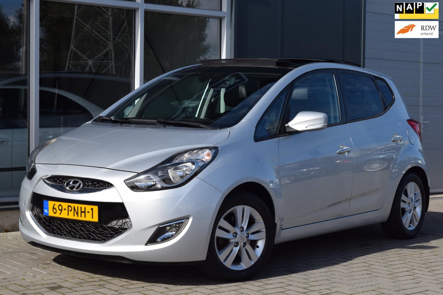 Hyundai ix20 - 1.6i i-Catcher | Automaat | Pano | Leder | APK 5-2026 ! - AutoWereld.nl