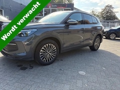 Volkswagen Tiguan - 1.5 eTSI Life Edition | Automaat | Stoelverwarming | Digital Cockpit | Navigatie | Achteru