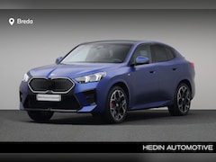 BMW iX2 - eDrive20 67 kWh M Sport Edition | M-Sport Pro | Trekhaak | Panoramadak elektrisch | Actiev