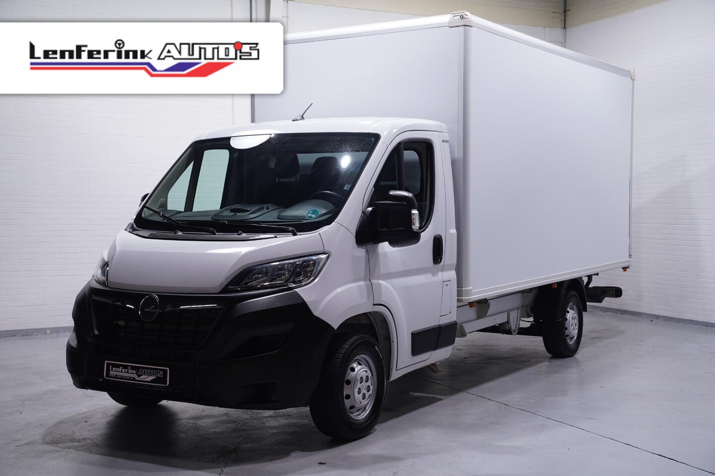 Opel Movano - 2.2D 140 pk Bakwagen met Laadklep va 399,- p/mnd Opel Movano 2.2D 140 pk Bakwagen met Laad - AutoWereld.nl